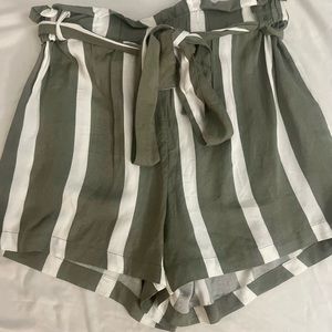 Super Cute Fashionable Linen Shorts